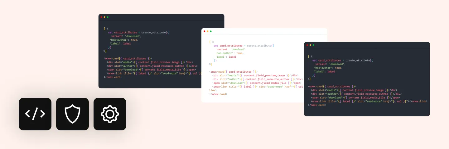 Drei Bildschirme mit Programmiercode