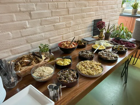 Table with vegetarian and vegan meals