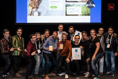 1xINTERNET team winning Splash award